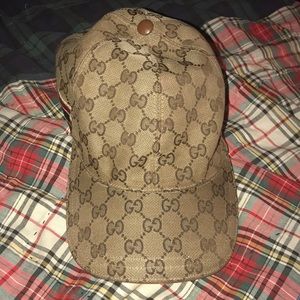 Gucci hat AND wallet purse